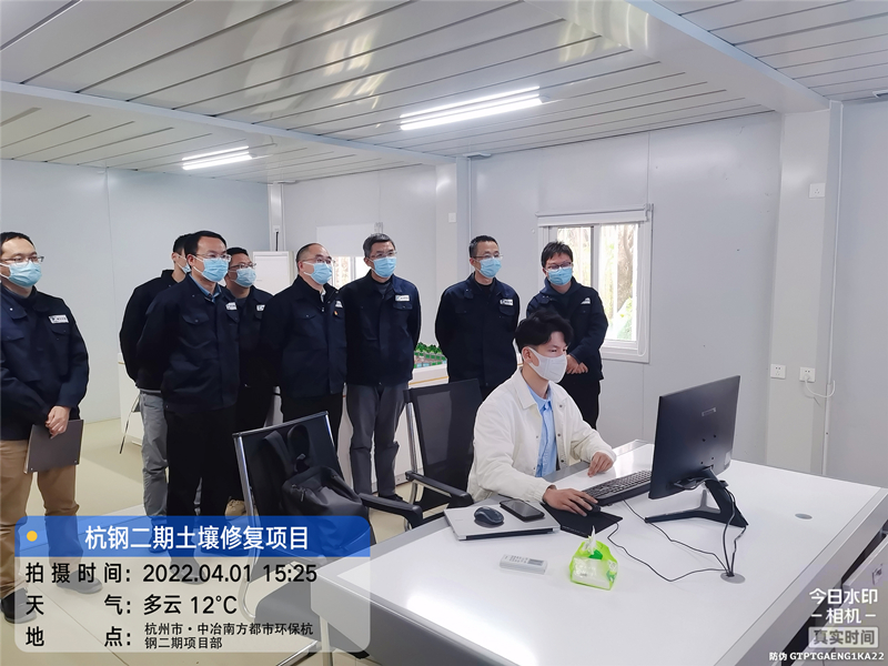 公司副總經(jīng)理、紀委副書記劉更生開展施工現(xiàn)場領(lǐng)導(dǎo)帶班檢查2.jpg